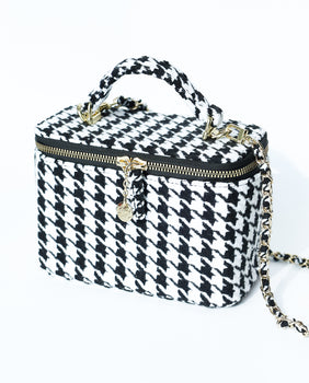 Product Image for glowiest The Signature Bag - Houndstooth (Black and White)
